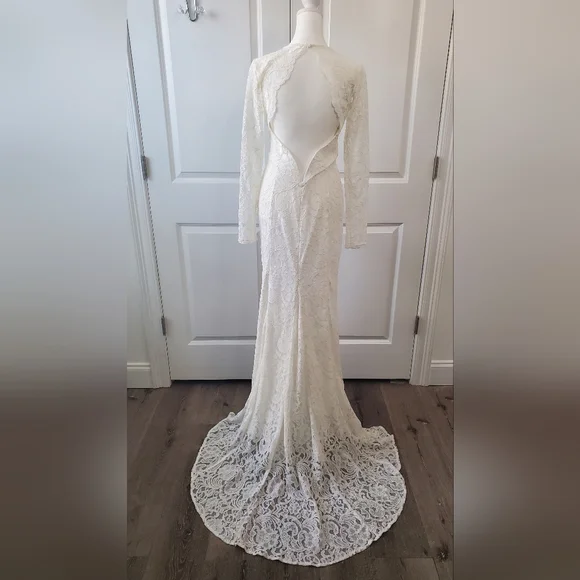 NEW Lulu's Lace Wedding Dress - Picture 5 of 16